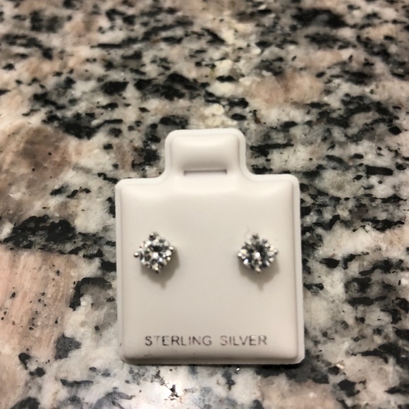Jewelry - Round Sterling Silver Cz round Screwback earrings